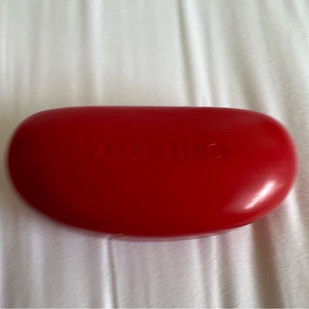 ❤️Valentino❤️ Chic White Sunglasses with Red Case - Picture 9 of 10